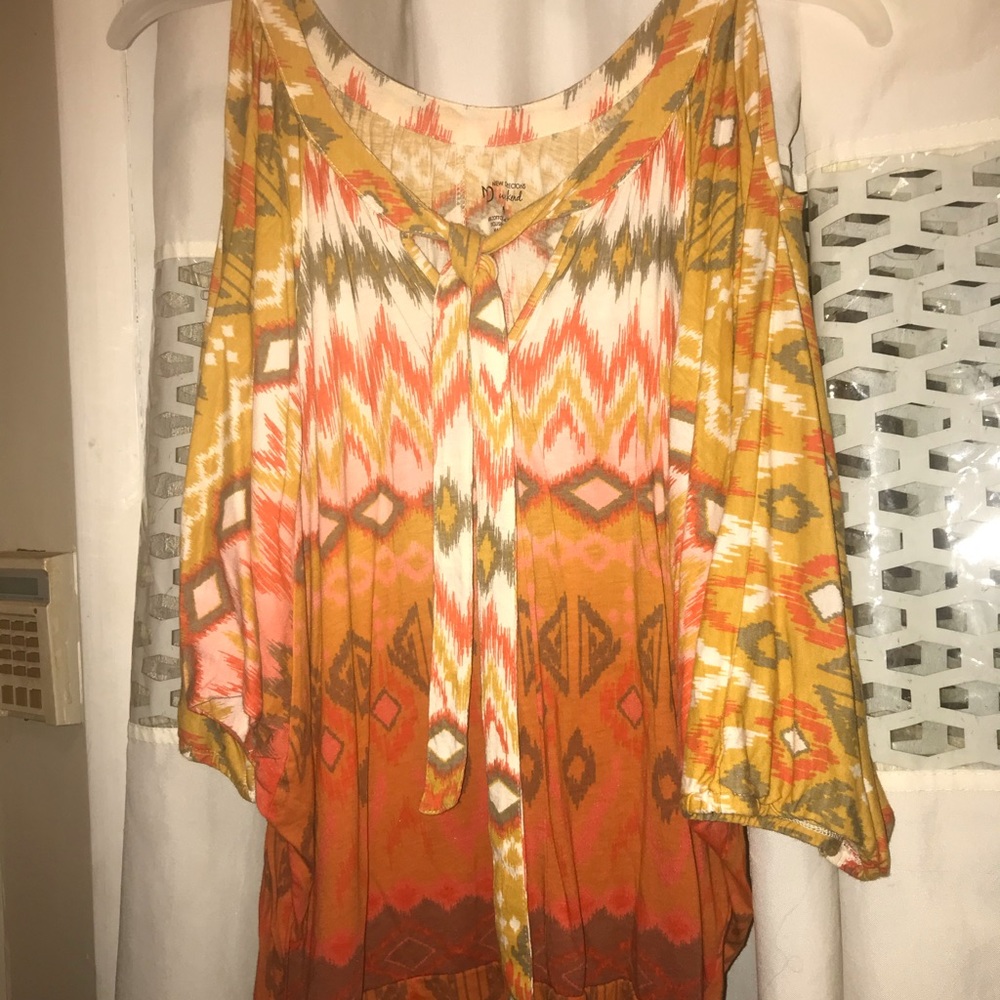 Women’s cold shoulder blouse